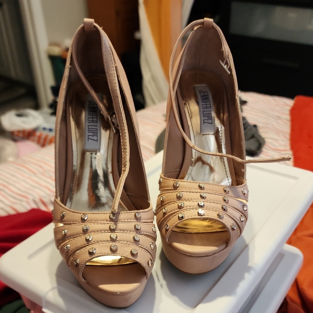 Jennifer Lopez Nude Studded Heels